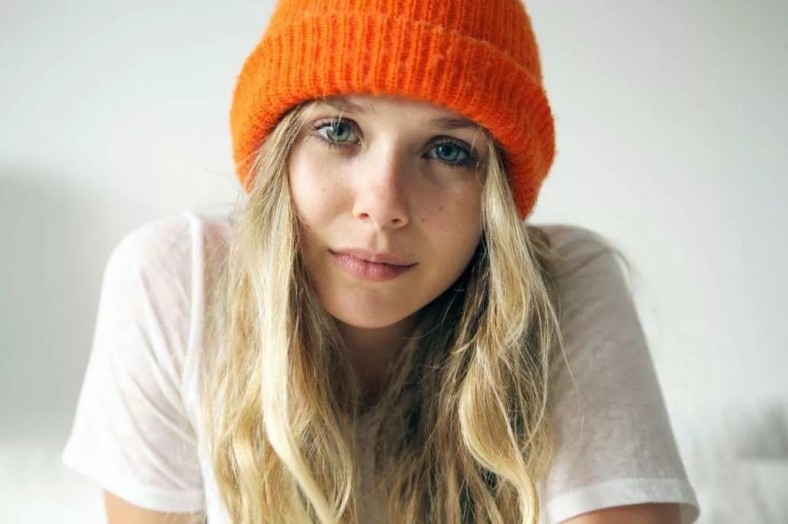 elizabeth-olsen-doesn-t-care-what-you-think-of-her-hat-photo-u1