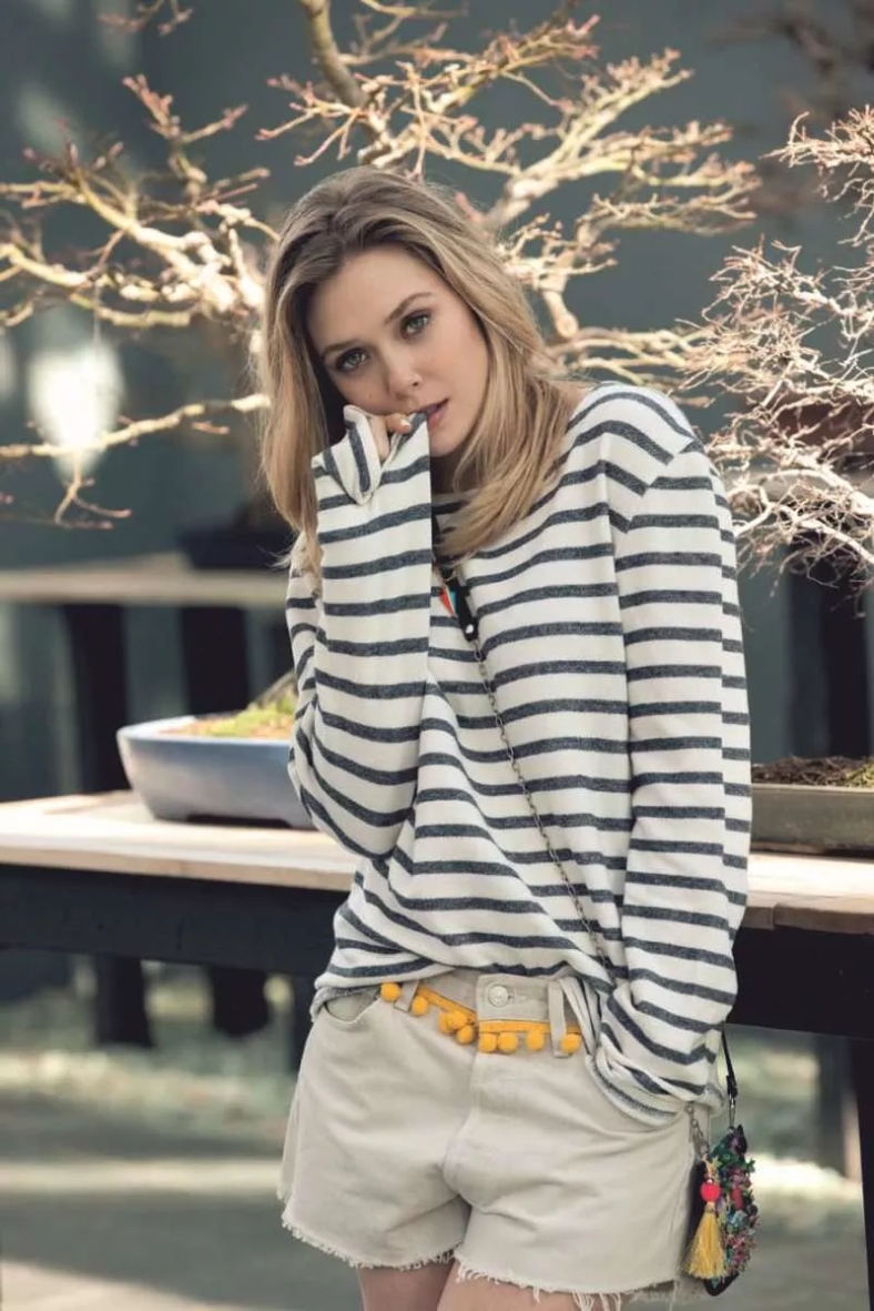 elizabeth-olsen-in-strips-oversized-sweater-photo-u1